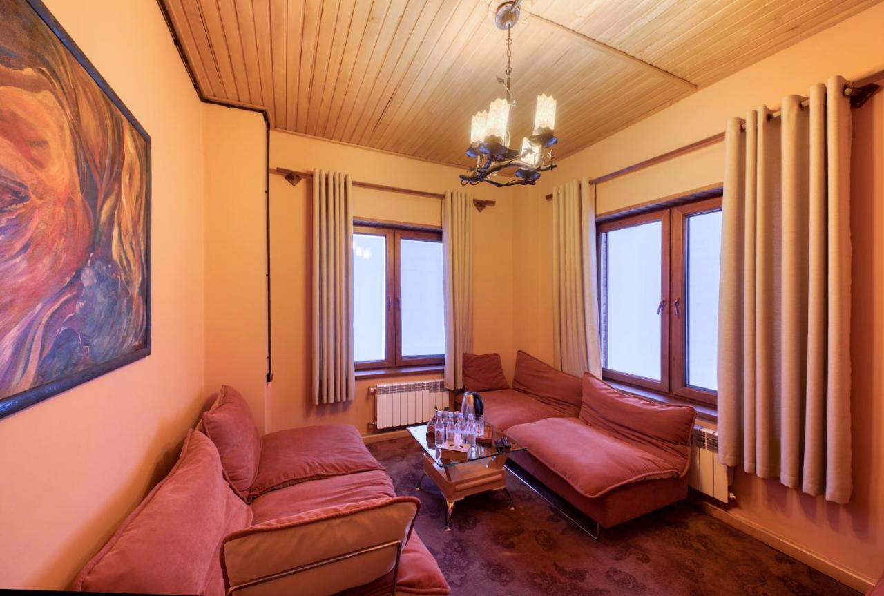 Alpine Castle Hotel ديليجان المظهر الخارجي الصورة