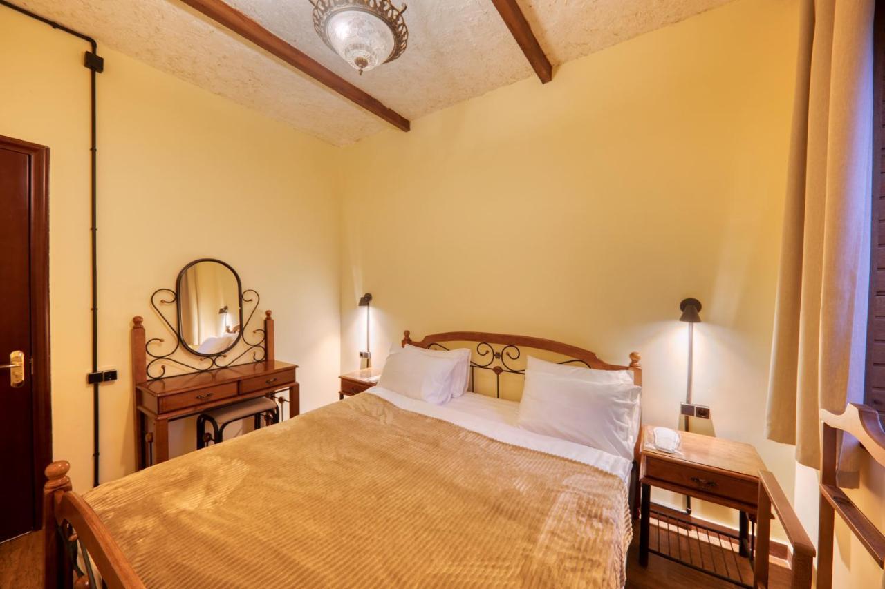 Alpine Castle Hotel ديليجان المظهر الخارجي الصورة