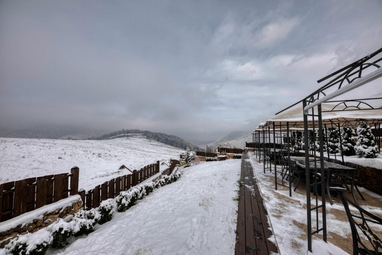 Alpine Castle Hotel ديليجان المظهر الخارجي الصورة